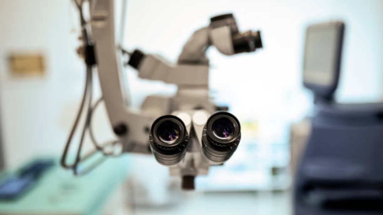 Muere policía de Pensilvania tras complicada cirugía ocular LASIK: sus padres explican qué le pasó