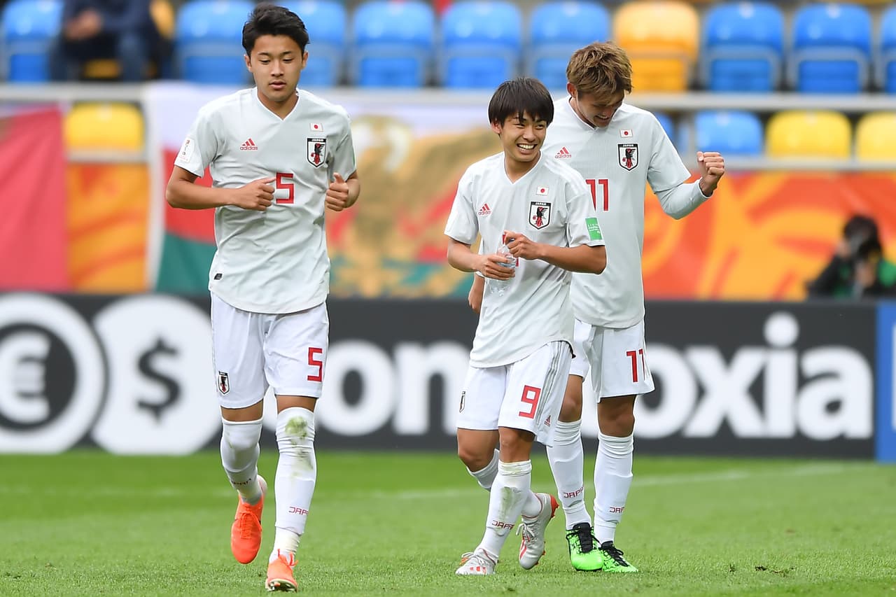 Los japoneses celebraron el triunfo 3-0 contra México, resultado que los acerca a la siguiente fase.