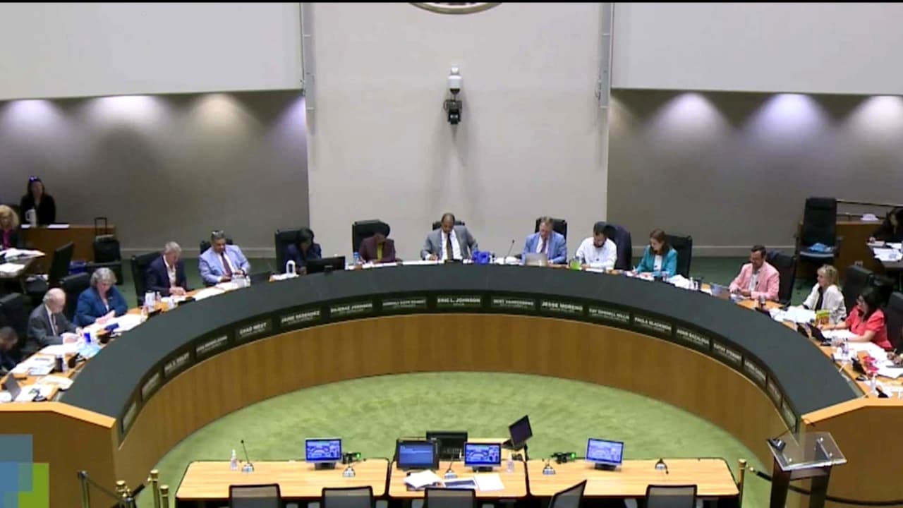 Dallas rechaza plan para reparar el City Hall y evalúa otras opciones