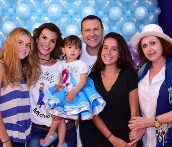 Piñata, dulces y una princesa para celebrar el cumpleaños de la hija de Alan Tacher