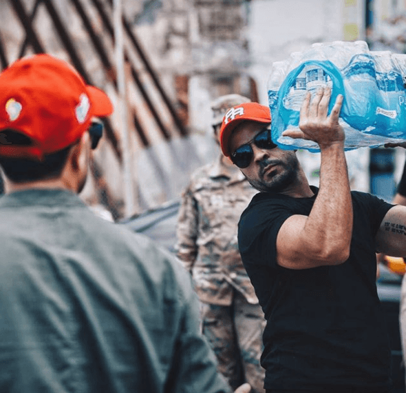Luis Fonsi ha sido uno de los diversos famosos boricuas que no ha dejado de ayudar a la isla desde que inició la emergencia por el huracán María.
