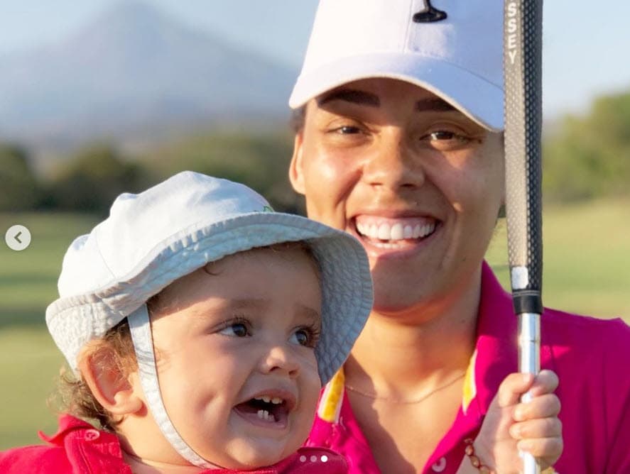 "Cuando a mí me pasa algo, yo me hago a un lado y noto que ella también se hace a un lado y después regresamos con una sonrisa para decir 
<b>'aquí estoy con una buena actitud'</b>", contó el actor. 
<br>