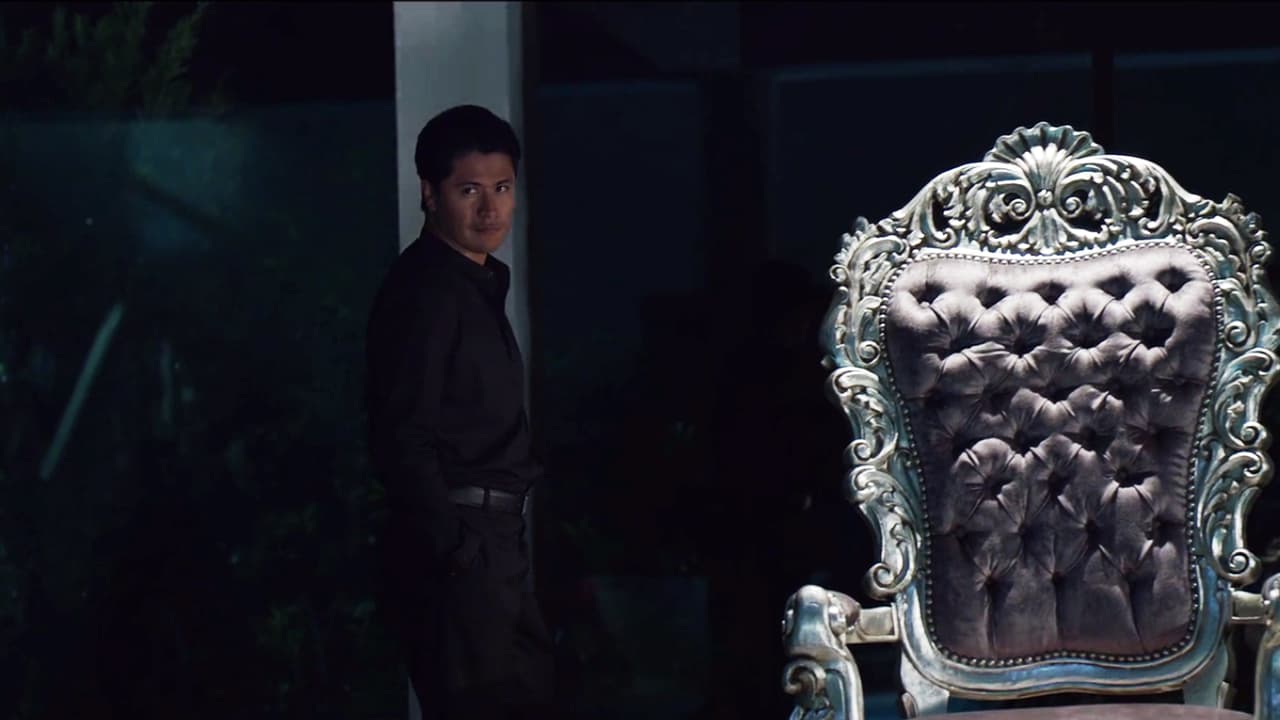 ‘El Cano’ appeared from the shadows with a smile on his face from looking at his enemy’s reaction.