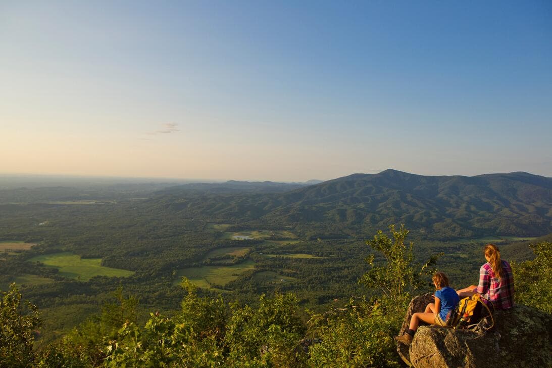 <b>Relacionado: <a href="https://www.univision.com/local/atlanta-wuvg/miradores-impresionantes-georgia-2022-fotos">Cascadas, prados, un puente colgante: conoce los miradores más impresionantes para visitar en Georgia en 2022</a></b>