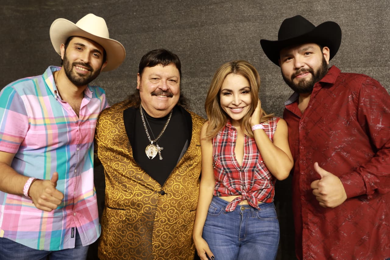 Los locutores también tuvieron el honor de conocer al 'Rey del Acordeón', Ramón Ayala.