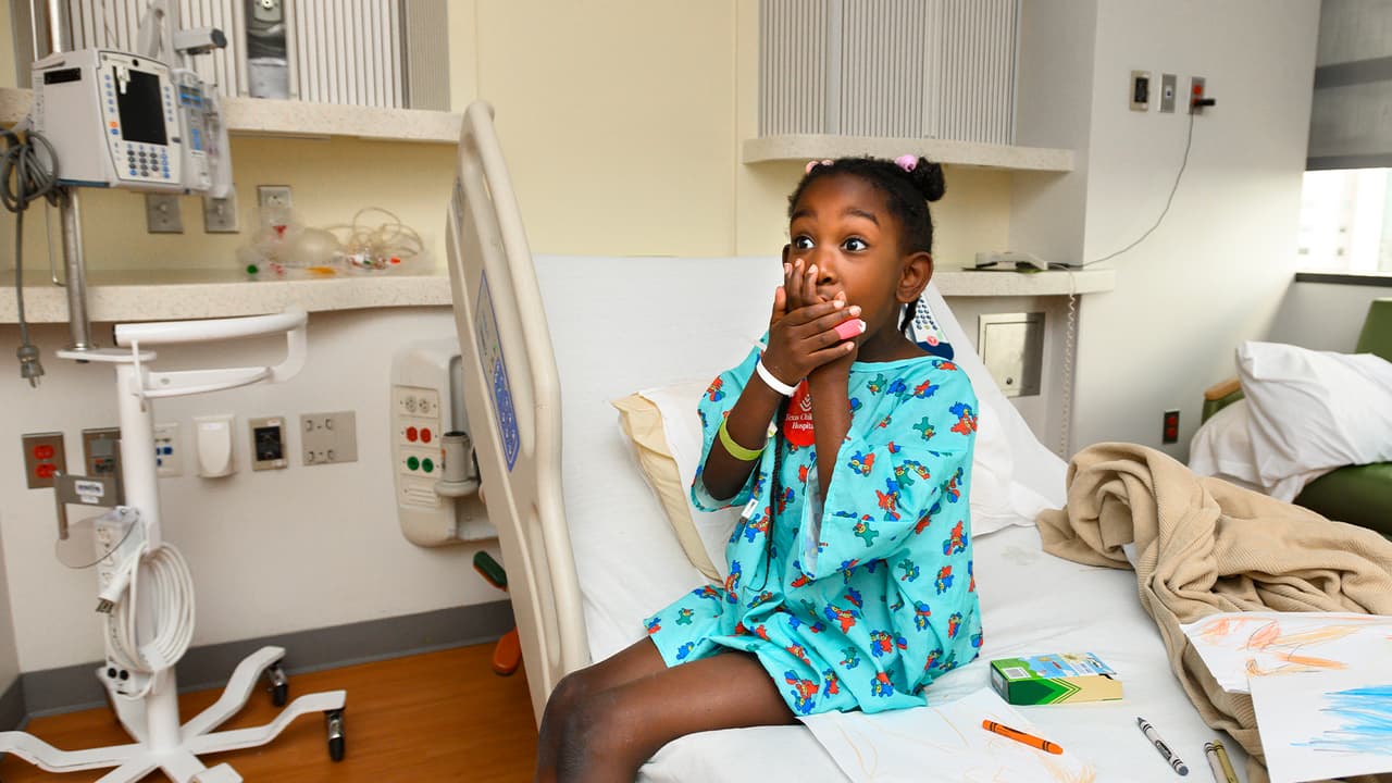 Los perros dan apoyo emocional para los niños hospitalizados, así como para las familias y el personal.