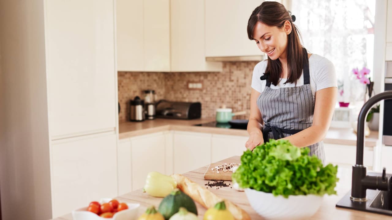 ¿Cuáles son los beneficios de preparar con tiempo un almuerzo? Hablamos con una especialista