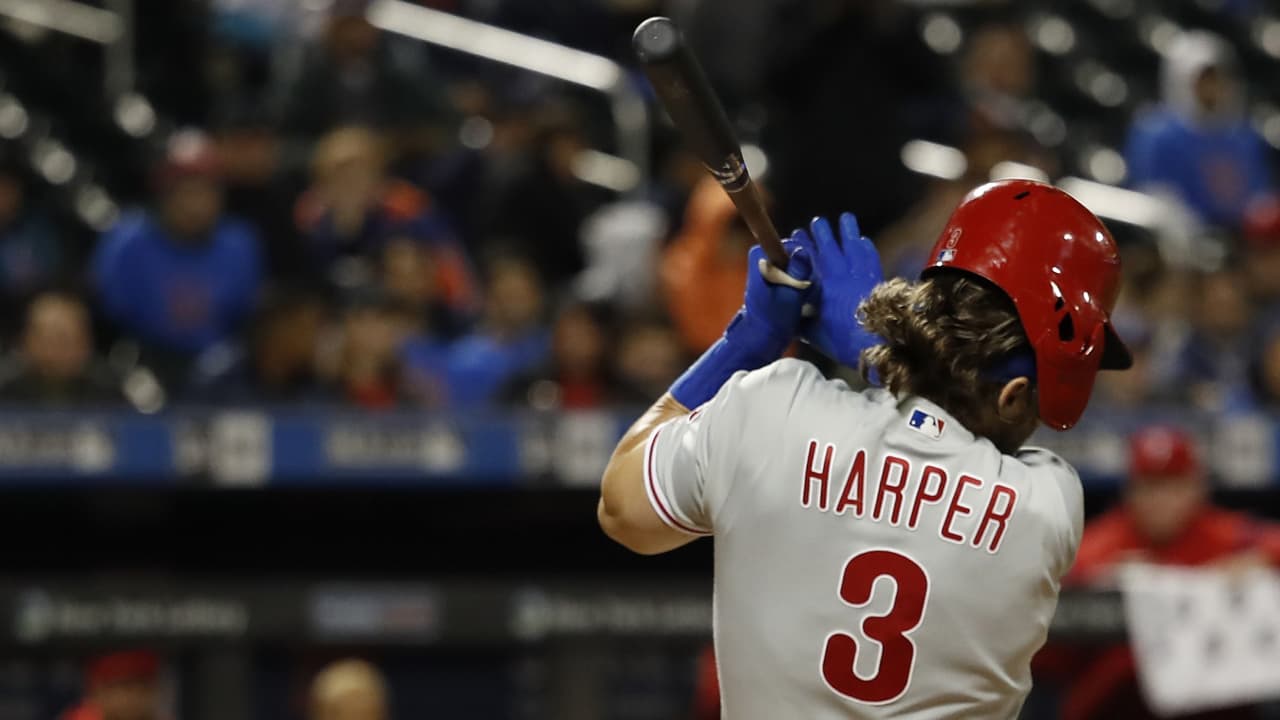 Bryce Harper abandonó el partido por lesión en la muñeca