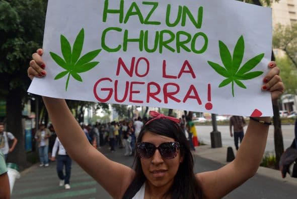 Agosto 8- Uruguay envía al Parlamento un proyecto de ley para despenalizar la marihuana. El objeto de la iniciativa, que generó polémica, es "arrebatar al narcotráfico un negocio de entre 30 y 40 millones de dólares anuales", argumentó la Presidencia.