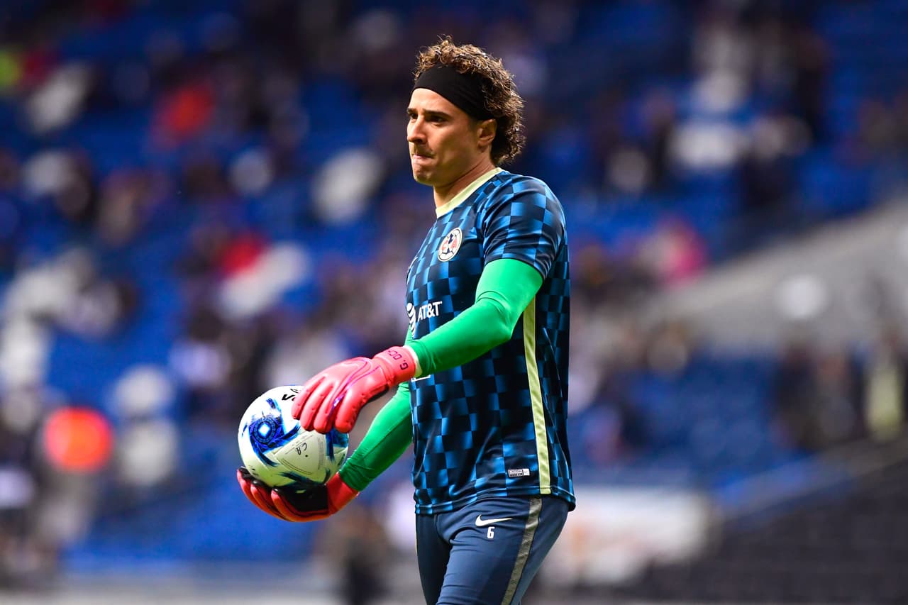 Un gesto de confianza siempre es importante para el equipo. Ochoa lo cumple a la perfección.
