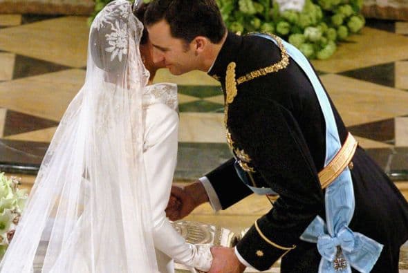 Una espectacular boda en la catedral de La Almudena de Madrid.