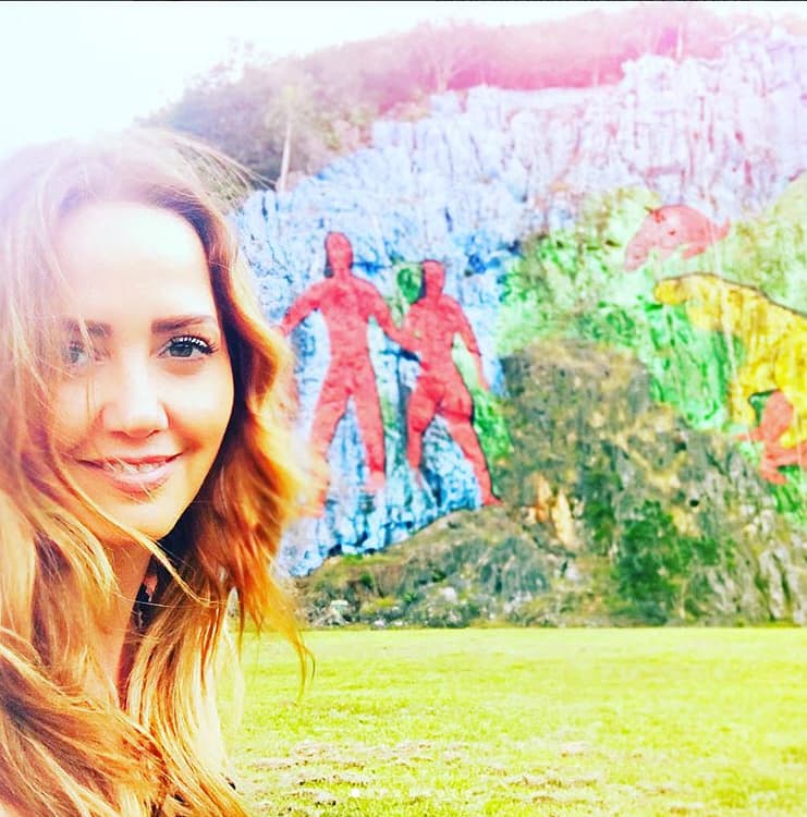 Improvisadas galerías de arte salpican miles de paredes en La Habana.