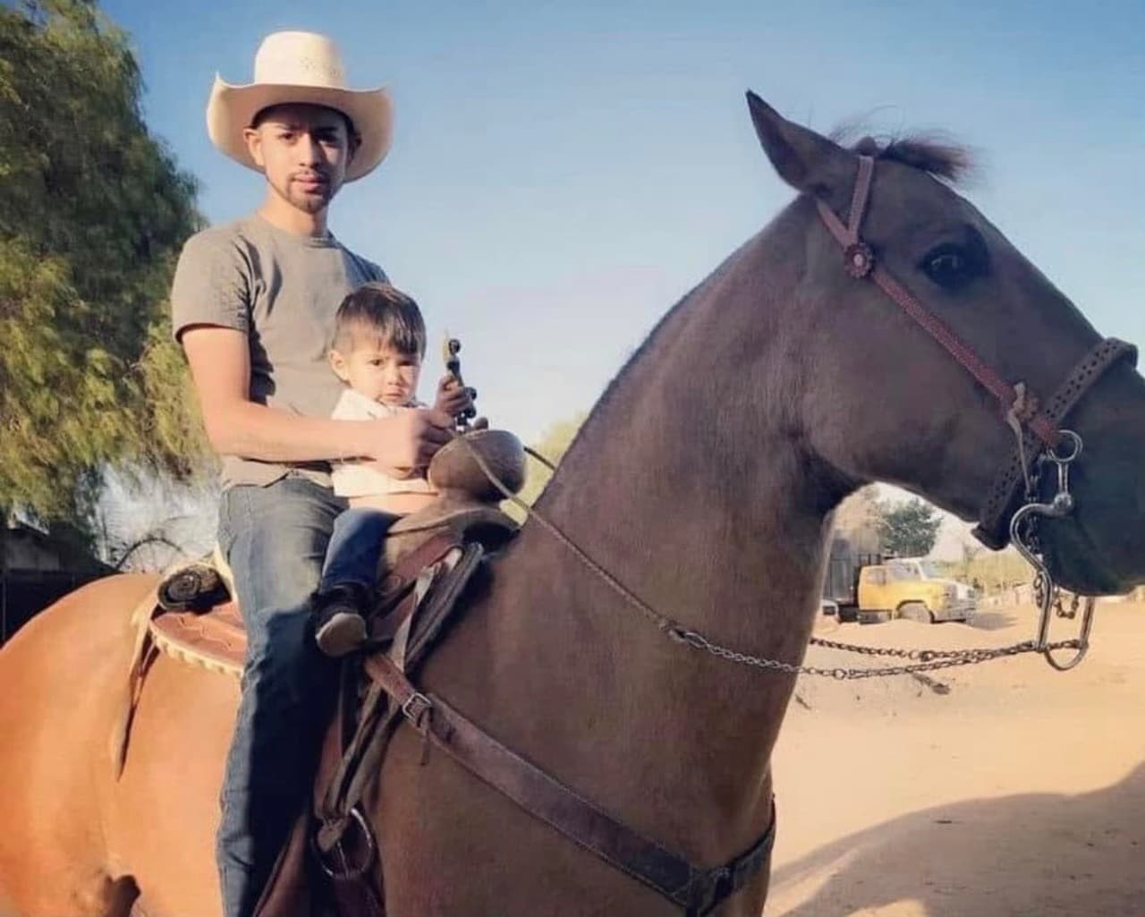 Lo atropellaron mientras montaba a caballo y murió seis días después en el hospital