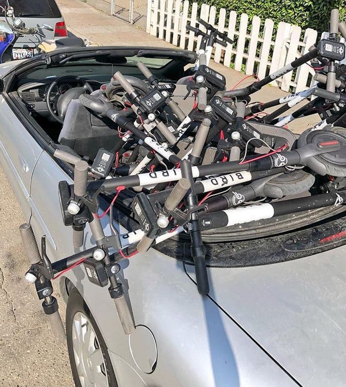 Lo curioso en este caso es que, a pesar de tratarse de actos ilegales, estas acciones son aplaudidas por muchos en medios sociales.