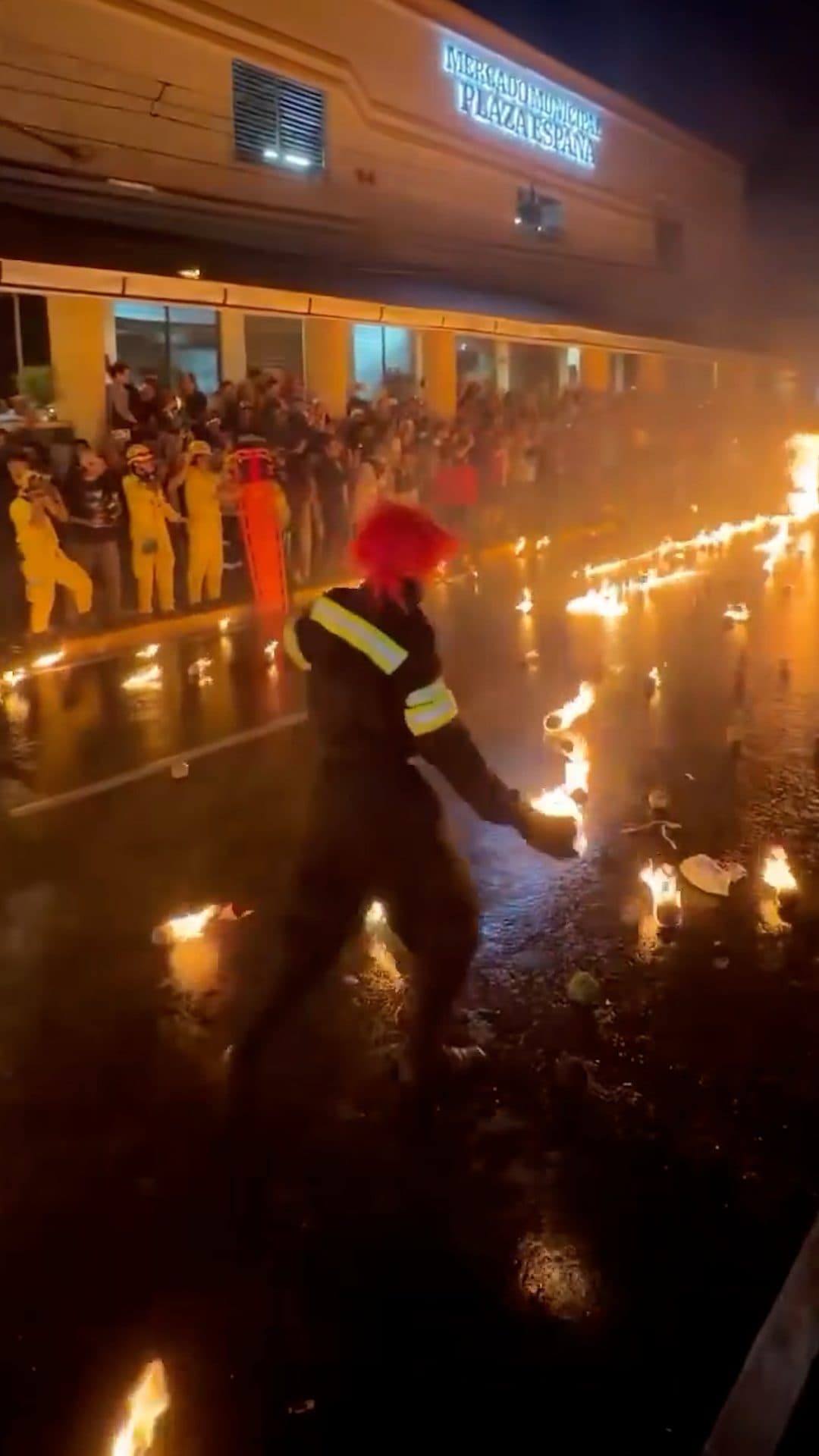 La emblemática celebración de bolas de fuego en El Salvador