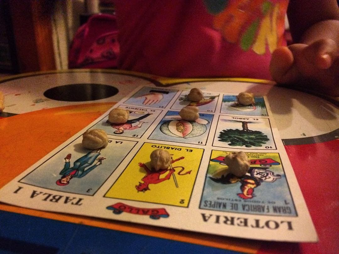 Un cartón con figuras de la tradicional Lotería mexicana.