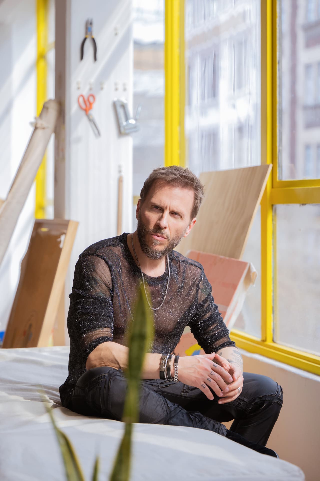 <h2 class="cms-H2-H2">Noel Schajris</h2>
<br>Es un exitoso cantante y compositor que fue parte de la agrupación 
<b>Sin Bandera.</b>