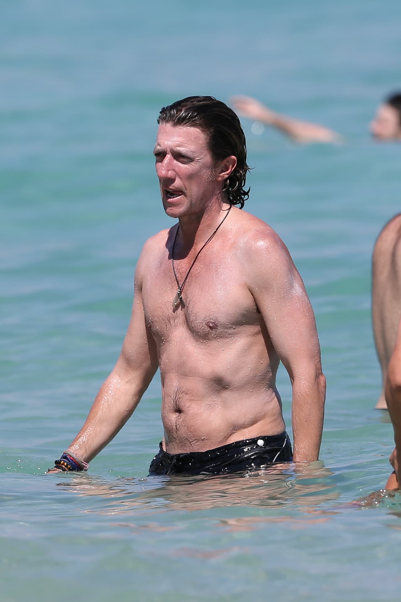 Pero al menos en estas imágenes solamente podemos ver el lindo cariño que se tienen padre e hijo.