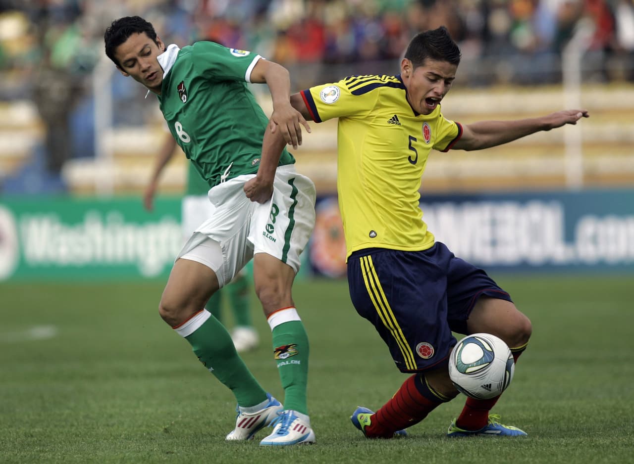 Como siguiendo lo pasos de Zidane, James Rodríguez debutó con la selección Colombia de mayores con el número 5 en un partido de eliminatorias contra Bolivia.