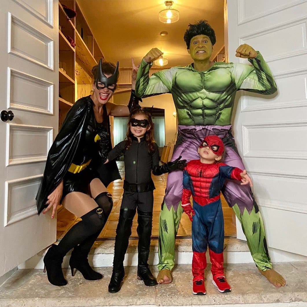 Para Halloween 2020, la familia entera siguió la temática de los superhéroes favoritos de los cómics. Cristy y Alan supieron coordinar muy bien a estos seres poderosos.