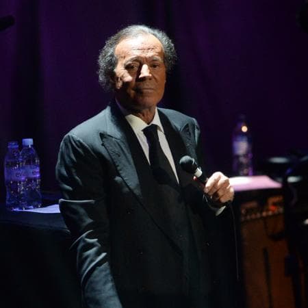 "Enrique es muy independiente, yo no puedo poner a mi hijo en la coyuntura de decir 'vamos a cantar juntos', debe ser momento de emociones y pues no ha surgido, pero surgirá".