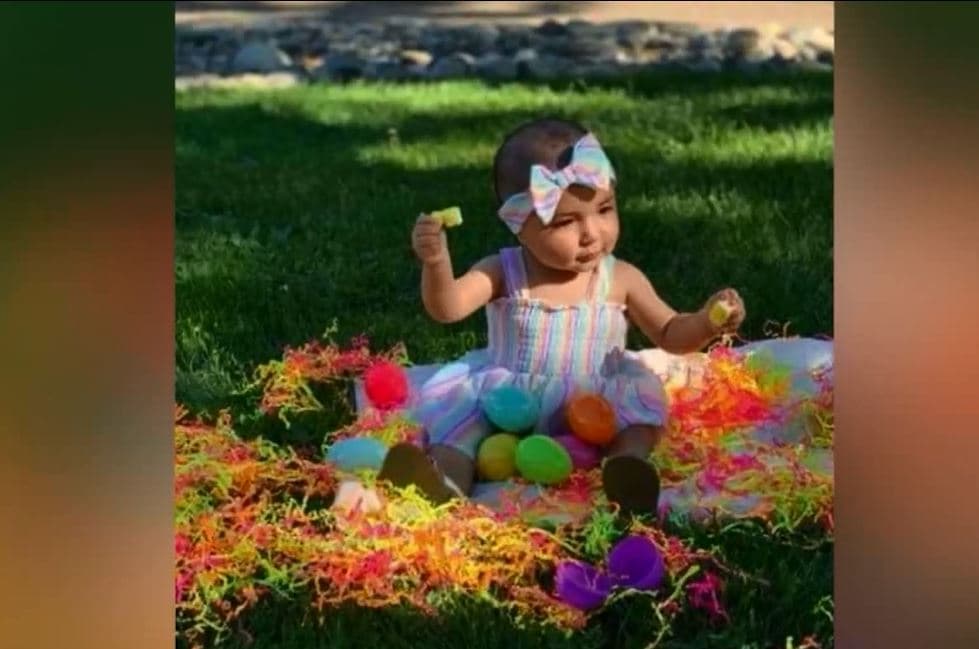 Y entre llanto, aseguró que su pequeña estaba llena de vida, que ya comenzaba a hablar y la estaba enseñando a gatear.