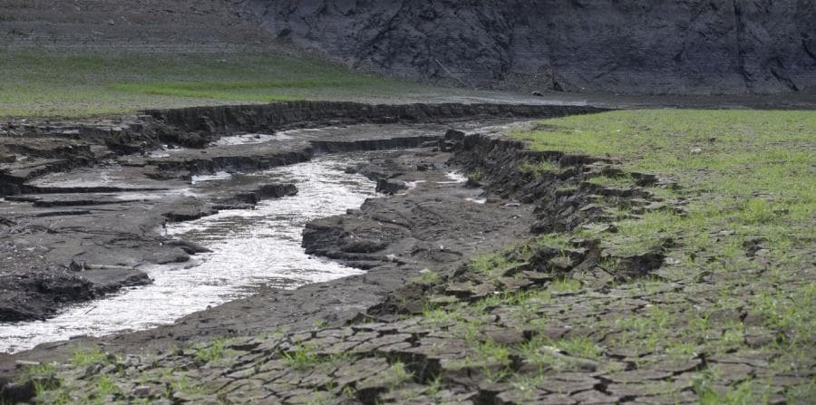Lo que ayuda a poder tener más agua en el embalse y poder evitar llegar a una sequía extrema.