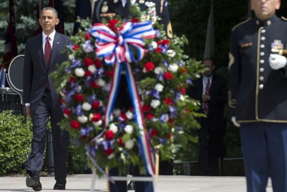 Durante la conmemoración del Memorial Day, el presidente Barack Obama honró los sacrificios de los hombres y mujeres que luchan, sobre todo en un momento en que el papel de combate de EEUU en Irak ha terminado y la participación del país en Afganistán está terminando.