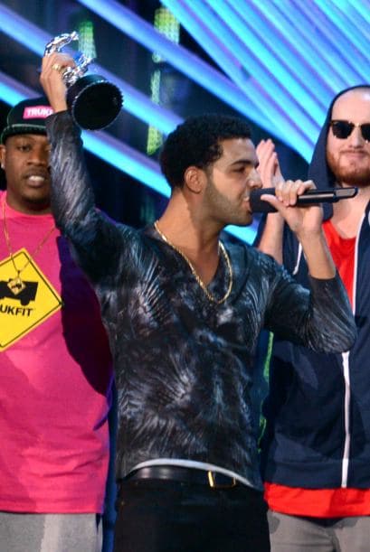 "¡Gracias a mi maestra Kim Janzen por pasar los pasados cinco meses trabajando sin descanso conmigo!", dijo el rapero.