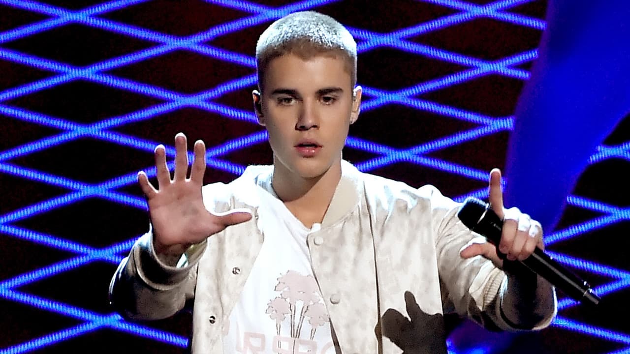 Justin Bieber "piensa que en Argentina somos indios, por eso escupe la bandera y nos falta el respeto".