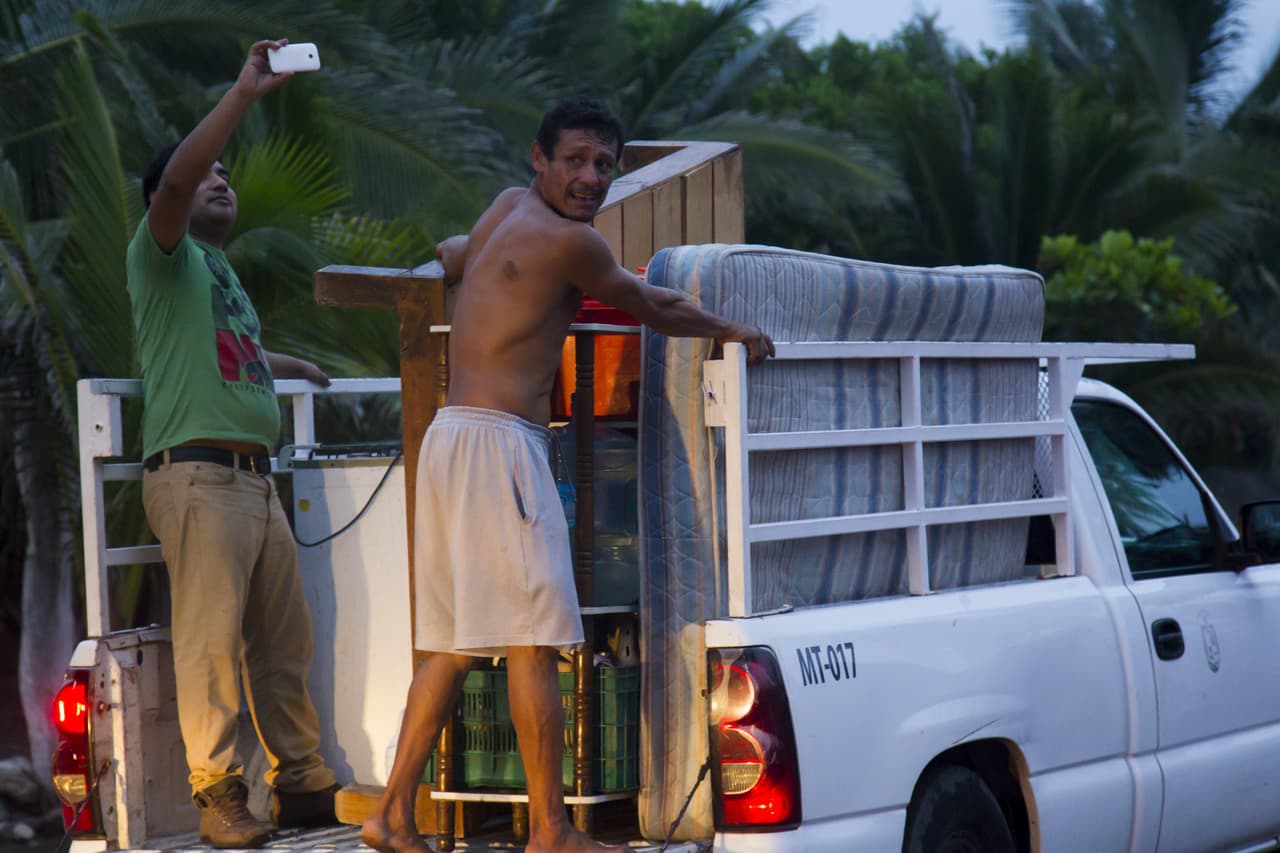 Muchos decidieron evacuar sin esperar el aviso de las autoridades.