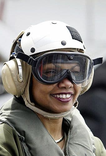 Condoleezza Rice, ex Consejera de Seguridad Nacional y ex Secretaria de Estado, a bordo del portaaviones USS Lincoln el 1 de mayo de 2003.