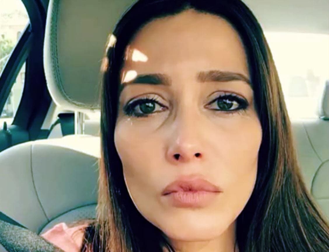 A través de un video donde
<b> se muestra llorando</b>, la protagonista de 'Amigos x siempre' narró los hechos: "No puedo creer que estemos viviendo un racismo tan fuerte en estas épocas".
<br>