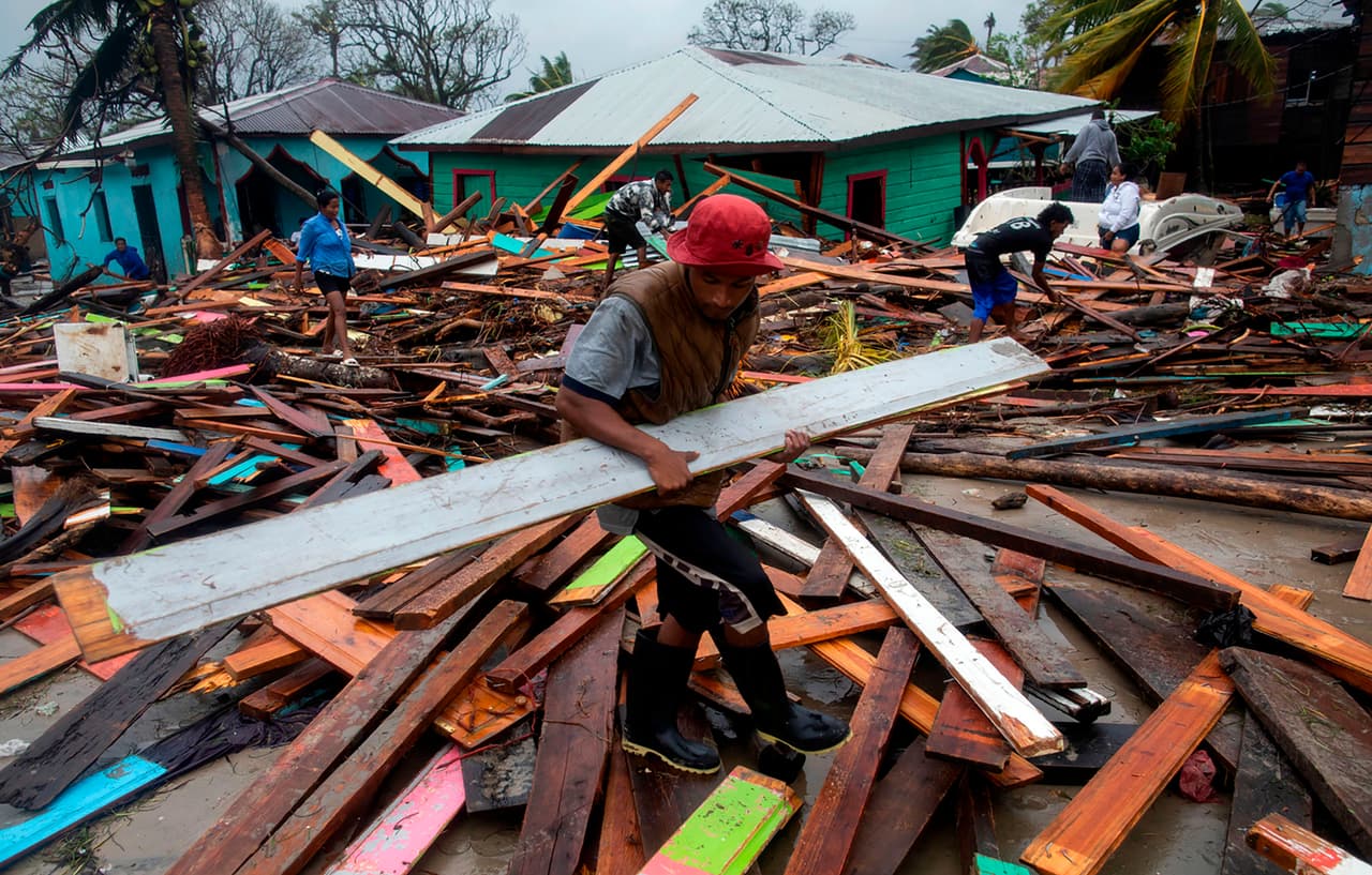 Los restos de las construcciones de madera destruidas por Eta e Iota en Puerto Cabezas. Este año
<a href="https://www.univision.com/noticias/fenomenos-naturales/fotos-del-poderoso-huracan-laura-desde-el-espacio-en-su-camino-a-louisiana-y-texas-fotos"><u>Louisiana también fue golpeada por dos fenomenos meteorológicos</u></a>: Laura, a la que se le atribuyeron 27 decesos en el estado luego de que lo azotó en agosto, y Delta, que exacerbó el daño causado por Laura en la misma zona unas semanas después. Aún quedan dos semanas para que concluya la temporada de huracanes.