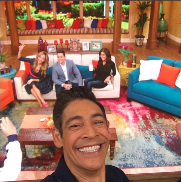 Johnny Lozada: "#Buenosdias mi gente Hoy es #viernesssss de #Party". (Noviembre 27, 2015)