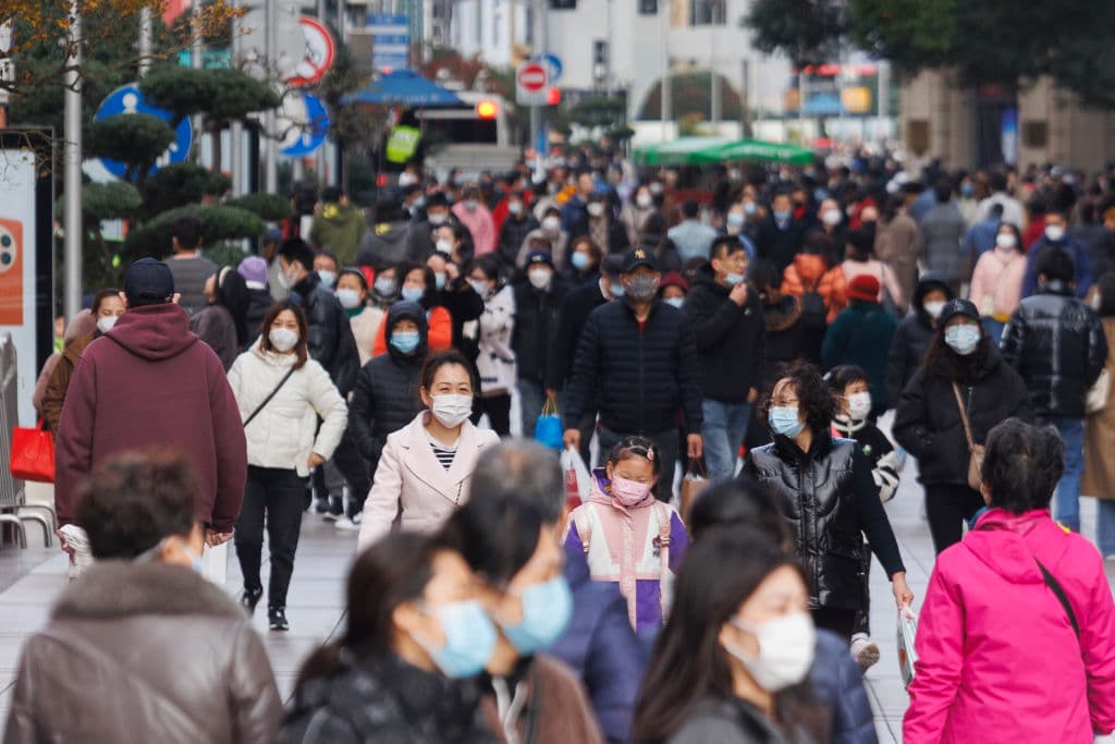 Población de China cae por primera vez en seis décadas: baja la tasa de natalidad y sube la de decesos