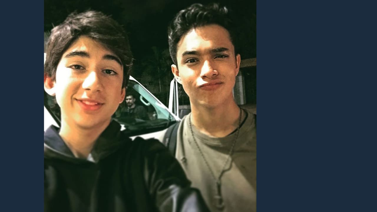 Todos saben que están luchando por el mismo sueño y al final sólo 5 serán los ganadores, pero esto no los detiene de ser buenos amigos y divertirse en su tiempo libre.