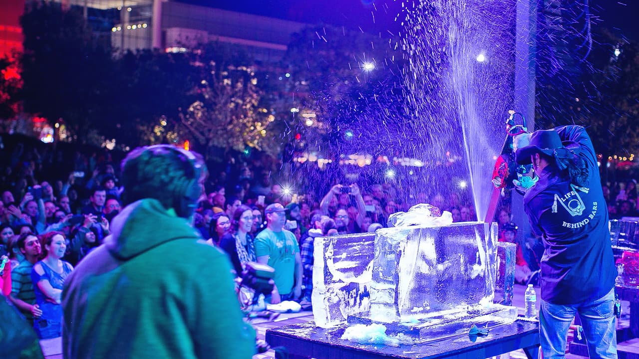 Otro de los atractivos espectáculos es el “Frostival” con las competencias de esculturas de hielo.