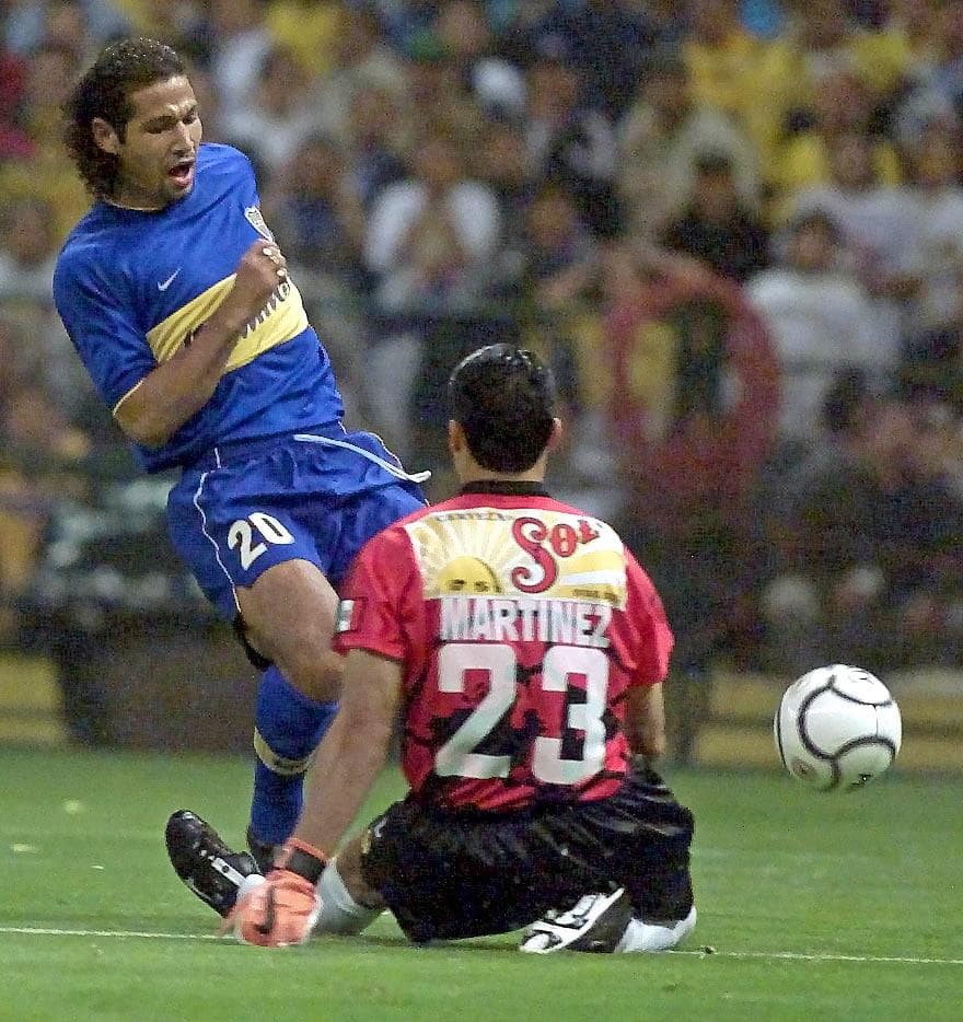 Pero el América llegó a ponerse 3-0 en Santa Úrsula. El que aparece en la foto es el legendario goleador argentino Antonio 'El Chipi' Barijho.