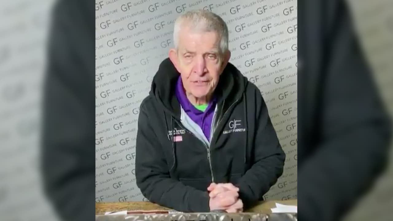 Mattress Mack habilita sus mueblerías como refugio para quienes no tienen luz en Houston