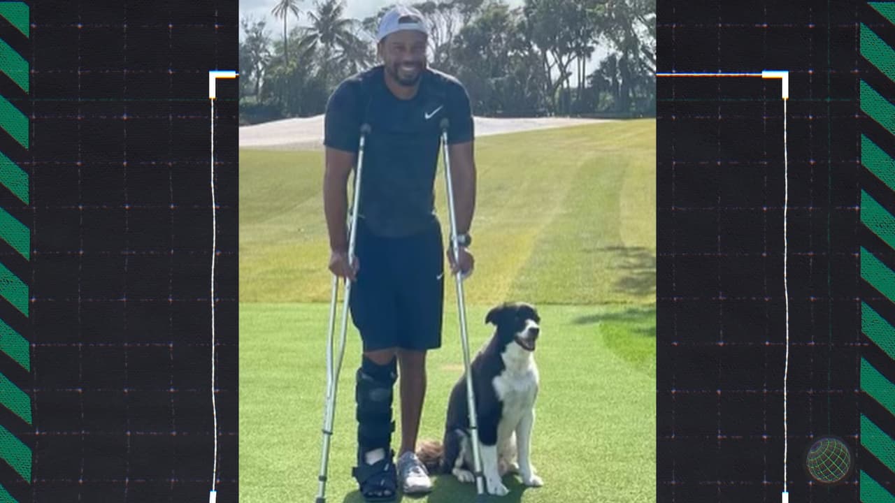 Tiger Woods se deja ver en muletas tras el accidente de auto