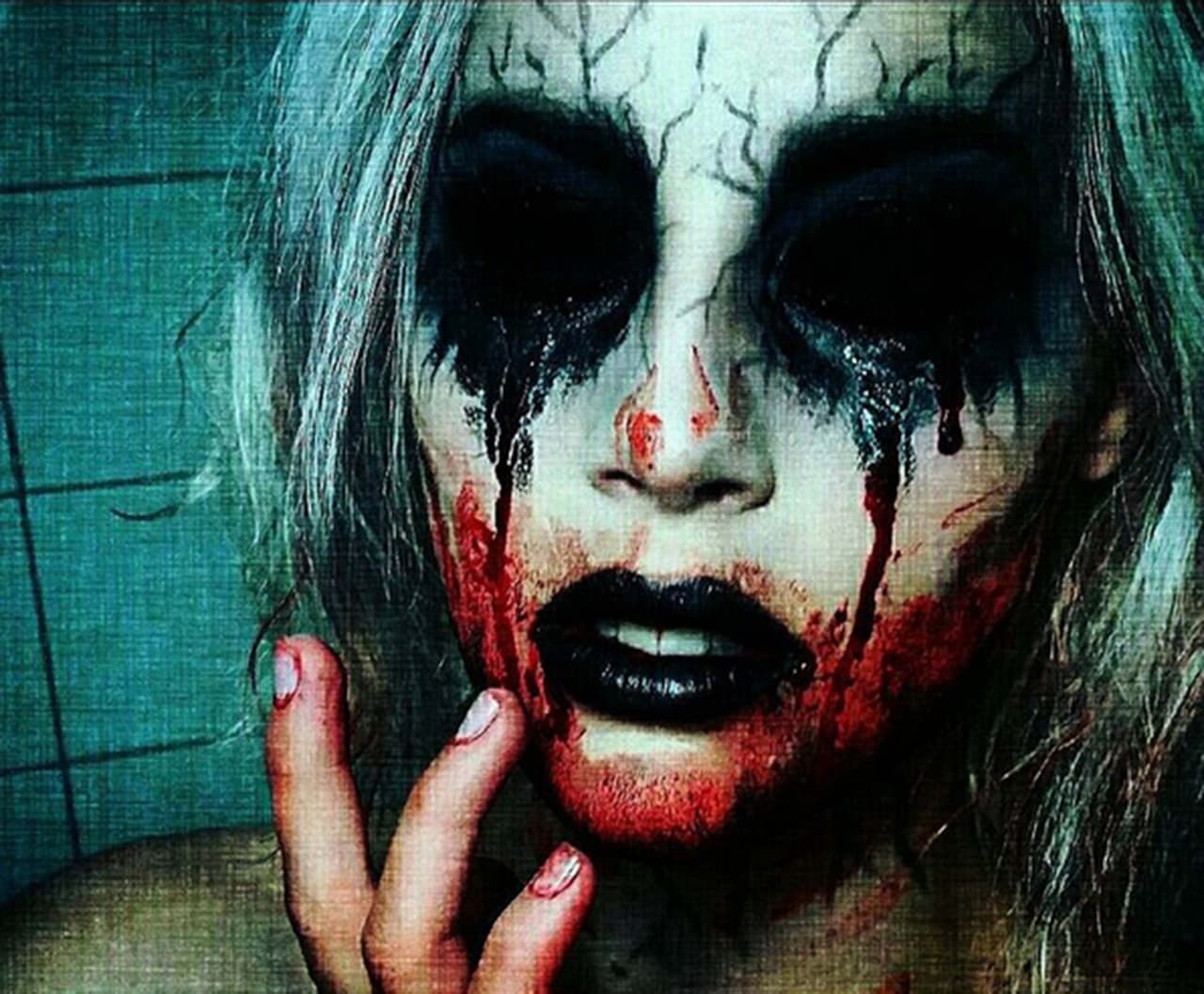 ¡Emma luce de miedo!