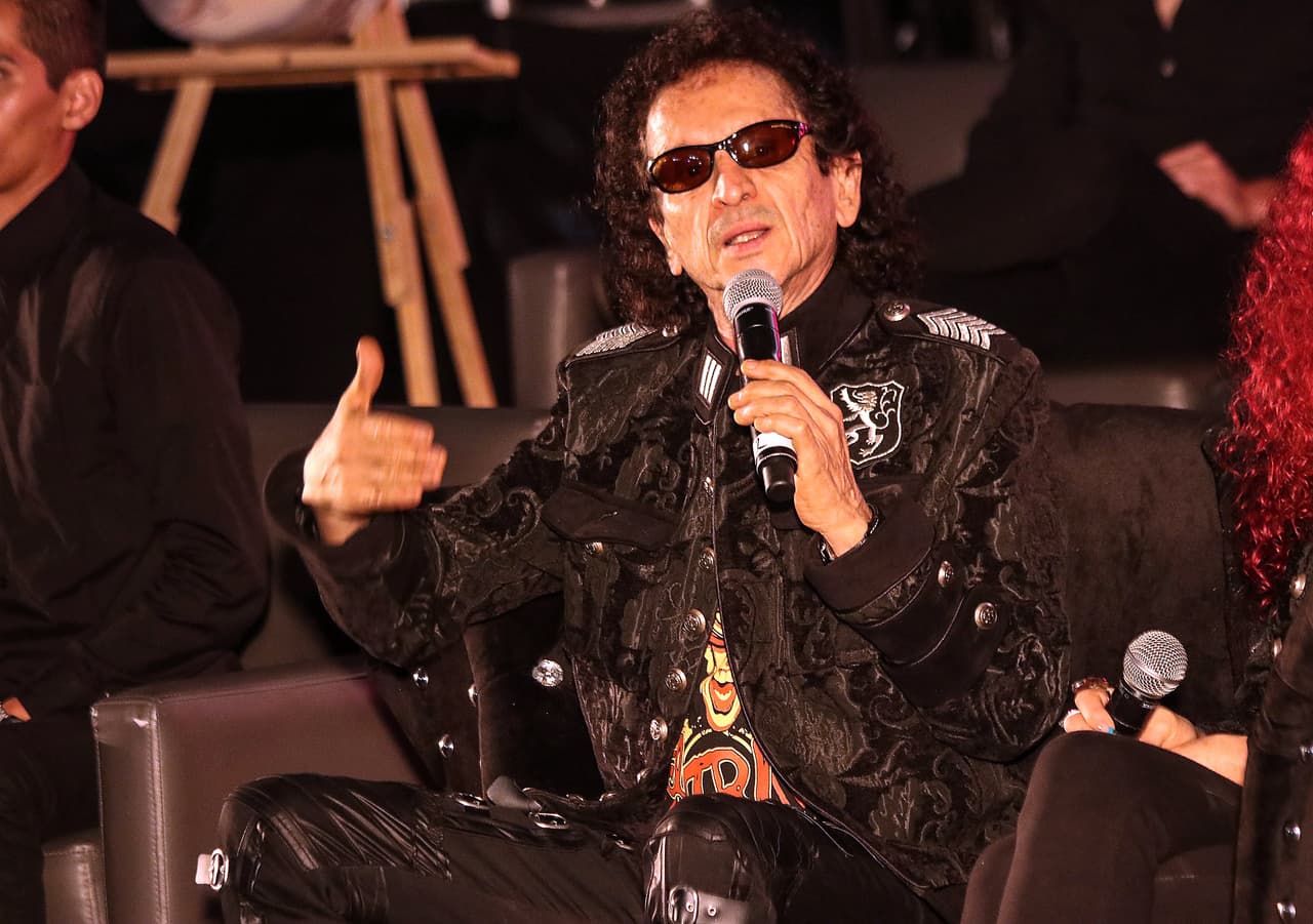 Alex Lora, padre de Celia, dijo a los medios de comunicación que fue un "chascarrillo": "No tenemos tamaño para juzgar a ninguna persona, mucho menos a nuestro primer mandatario. De antemano una disculpa, a todos los que no les haya gustado y espero que lo tomen por el lado amable", informó 
<a href="https://www.elsoldepuebla.com.mx/gossip/omg/video-de-antemano-una-disculpa-dice-alex-lora-tras-broma-de-su-hija-con-amlo-celia-lora-andres-manuel-lopez-obrador-youtube-adela-micha-sacm-ro-3661620.html" target="_blank">El Sol de Puebla</a>. 
<br>