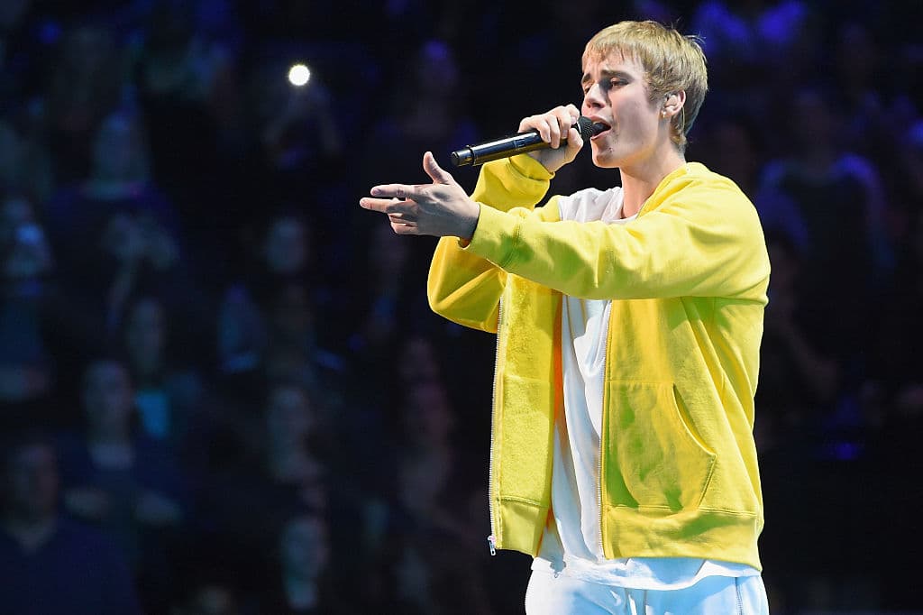 ‘
<b><a href="https://www.youtube.com/watch?v=fRh_vgS2dFE" target="_blank">Sorry</a></b>’ de 
<b>Justin Bieber</b> está en el sexto lugar con más de 3.2 billones de views. El ídolo juvenil lanzó este éxito el 22 de octubre del 2015.