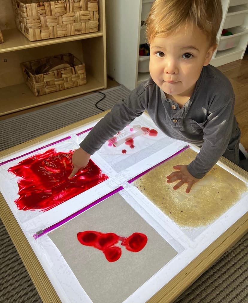 Dispuesto a estimular sus sentidos, el pequeño
<b>Ford no ha mostrado miedo alguno a la hora de experimentar nuevas cosas</b>, sobre todo en la escuela, donde es feliz adquiriendo conocimientos.