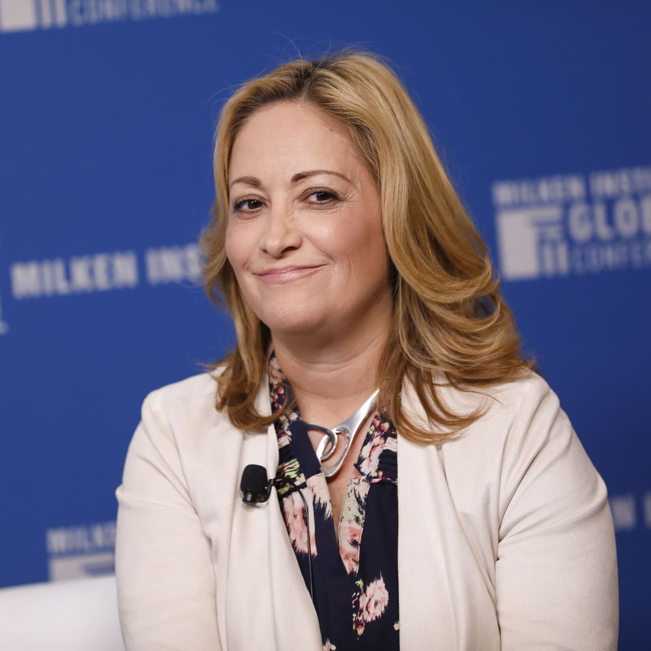 <b><a href="https://twitter.com/Bea_latina">Beatriz Acevedo</a>.</b> Presidenta de Acevedo Foundation y cofundadora de Mitú, un medio de comunicación digital basado en Santa Mónica, California. La plataforma publica contenidos de estilo de vida, entretenimiento y noticias destinados a los jóvenes latinos en EEUU. Ha logrado recaudar 42 millones de dólares. "Necesitamos elevar el nivel de riqueza en nuestras comunidades latinas, ya que solo tenemos el 2% de la riqueza en los Estados Unidos. Compramos mucho, pero no ahorramos lo suficiente", dice.