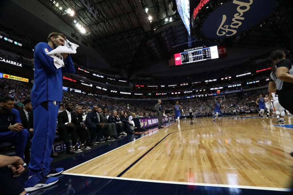 Al término del partido estaba preparada una ceremonia para honrar al jugador que había disputado 1520 partidos para la franquicia de Dallas, con más de 31 mil puntos y un título para esta organización.