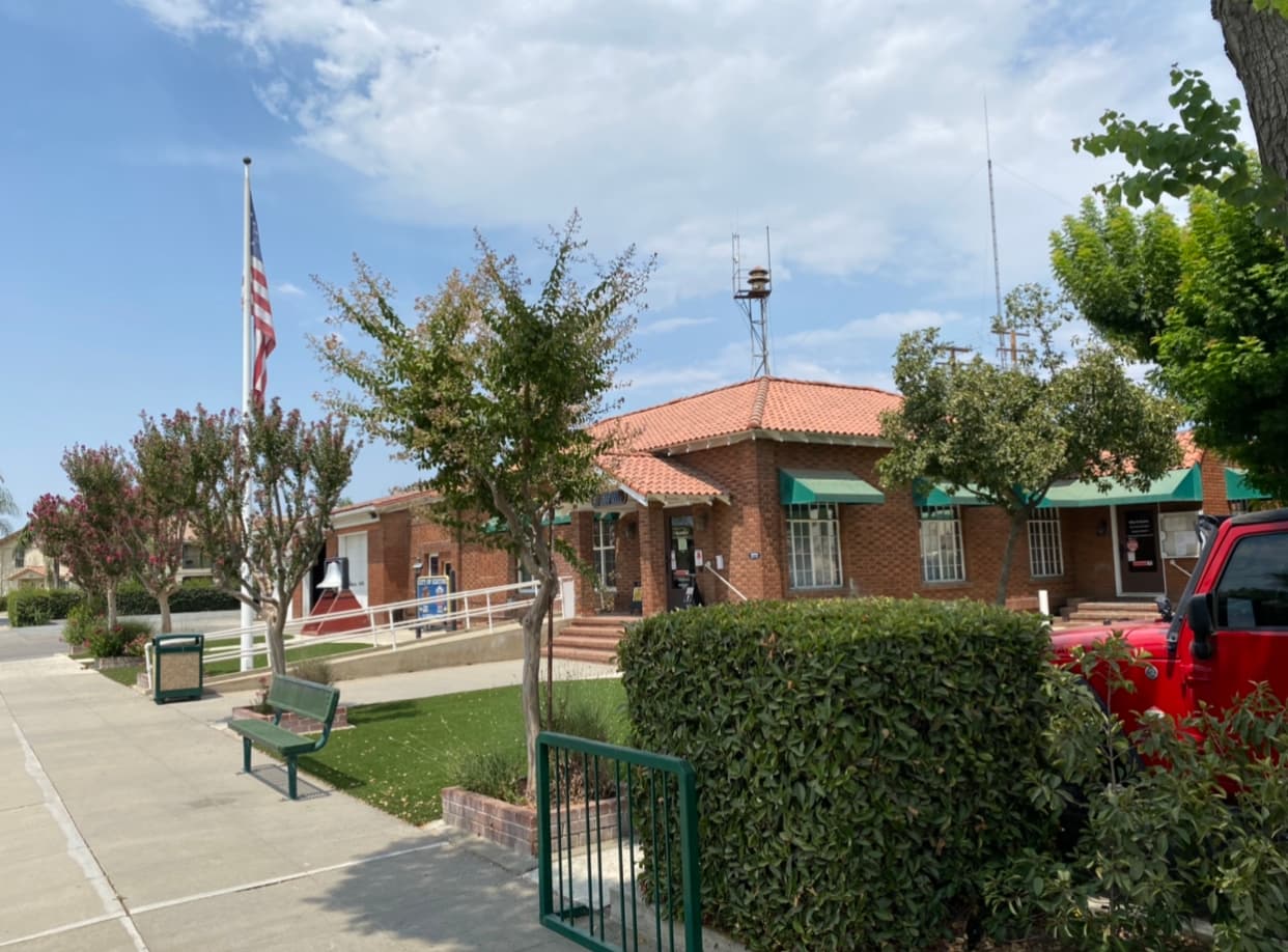 Para algunas familias una solución podría ser la conexión a las líneas de agua de la 
<b>ciudad vecina de <a href="https://www.univision.com/local/fresno-kftv/inicia-juicio-de-erika-sandoval-acusada-de-asesinar-a-un-oficial-de-exeter-video">Exeter, </a></b>pero afirman que las autoridades de esta ciudad se han 
<b>negado en varias ocasiones.</b>