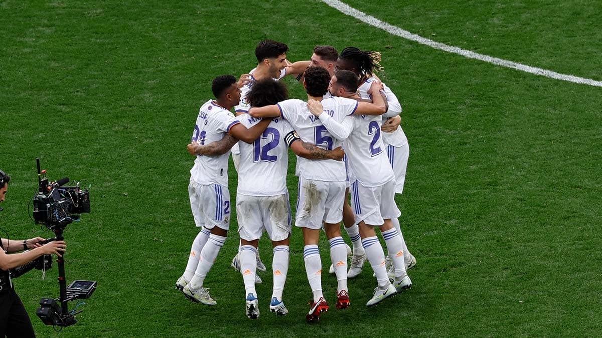 ¡Campeón de España! Real Madrid celebra el título 35 de Liga de su historia.