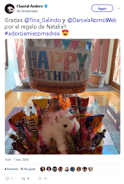 Incluso presumió los regalos que la pequeña recibió de parte de
<b> <a href="https://www.univision.com/temas/daniela-romo" target="_blank">Daniela Romo</a></b> y la productora teatral Tina Galindo.